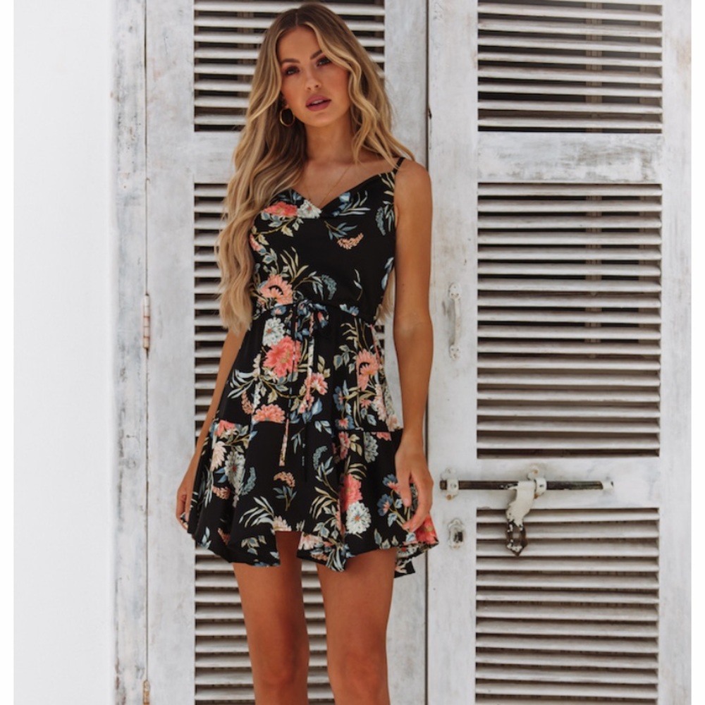 *SOLD* You move forward dress black NWOT